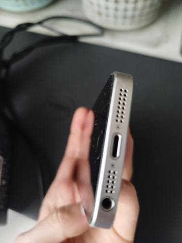 a 52: IPhone SE 2022 — 5