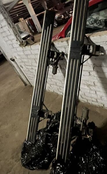 выдвижные пороги: Наружные накладки порогов Land Rover, Б/у, Оригинал — 1