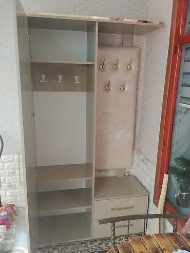 Прихожая с зеркальным шкафом и тумбой Ноокат Ош есть уступка. Новый