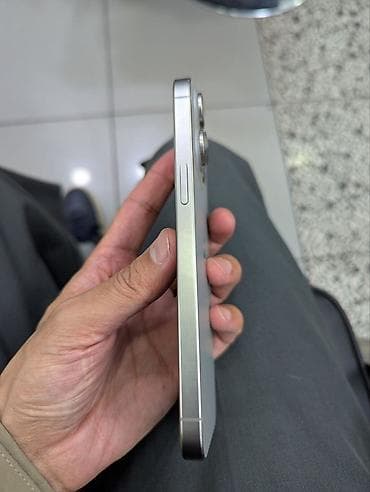 apple wach: IPhone 15 Pro, Natural Titanium — 4