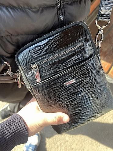 Компактная мужская/унисекс сумка через плечо. - Материал: черная