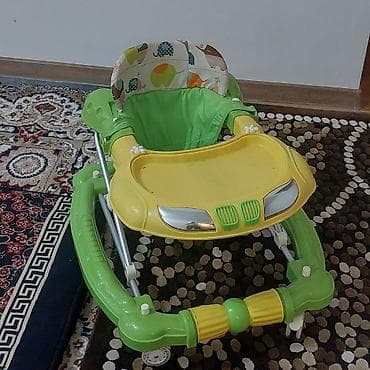Детские ходунки с игровой панелью - Яркий дизайн в виде машинки at lalafo.kg Детские ходунки с игровой панелью - Яркий дизайн в виде машинки
