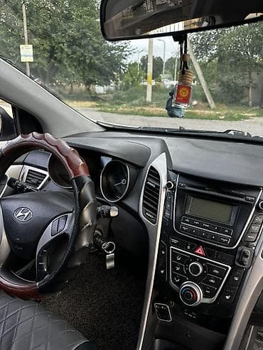 Унаа: Hyundai i30: 2016 г., 1.6 л, Кол менен иштөөчү, Бензин, Универсал — 8