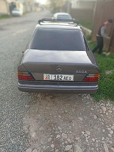 124 е 500: Mercedes-Benz W124: 1990 г., 2.6 л, Ручные, Бензин, Седан — 4