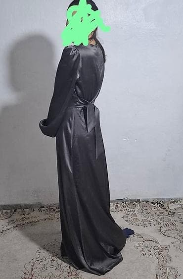 Платье в пол с длинным рукавом, элегантного кроя. Особенности: - at lalafo.kg Платье в пол с длинным рукавом, элегантного кроя. Особенности: -