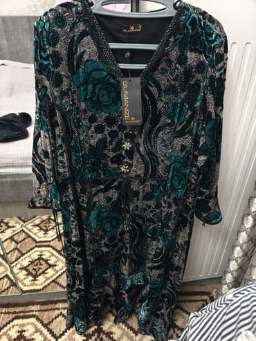 фасоны ночных сорочек: Новое бархатное изумрудное платье Gumanize, размер 56. - Длина макси — 2