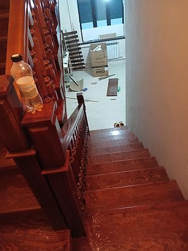 кухонный уголок на заказ: Деревянная лестница Для дома, Бесплатный замер, Форма лестницы: Много-маршевая, Стиль: Классический — 8