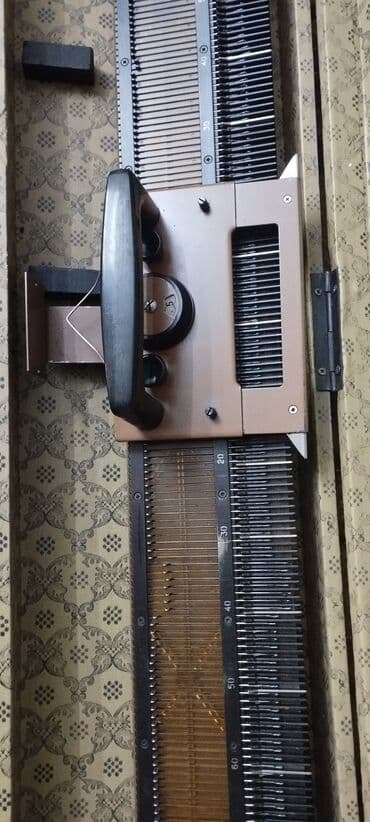 оборудование по производству перчаток: Вязальная машина «Нева-2» с электронным счётчиком рядов. Особенности — 1