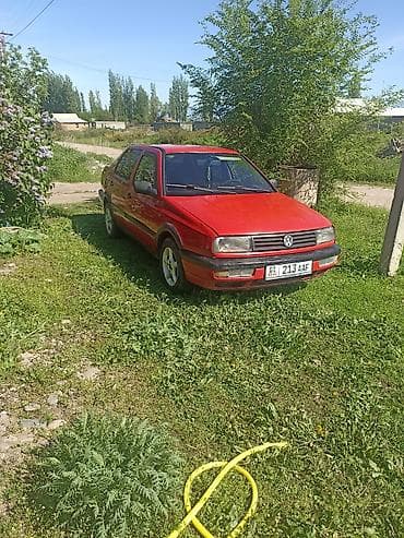 Транспорт: Volkswagen Vento: 1992 г., Механика, Бензин, Седан — 4
