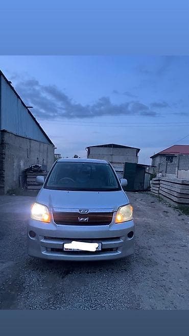 Продажа авто: Toyota Noah: 2003 г., 2 л, Автомат, Бензин, Минивэн — 1