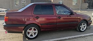 Транспорт: Volkswagen Vento: 1994 г., 1.8 л, Кол менен иштөөчү, Бензин, Седан — 2