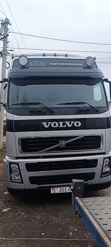 Тягач, Volvo, 2005 г., Тентованный