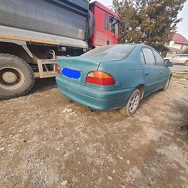 70 сом: Toyota Avensis: 1998 г., 1.6 л, Кол менен иштөөчү, Бензин, Седан — 1