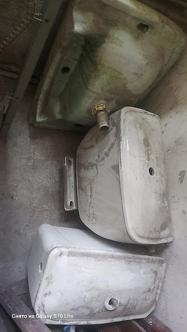 Бесплатно отдам. бачки, раковина — 2