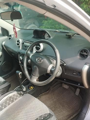 platz vitz: Toyota Ist: 2004 г., 1.3 л, Автомат, Бензин, Хэтчбэк — 6