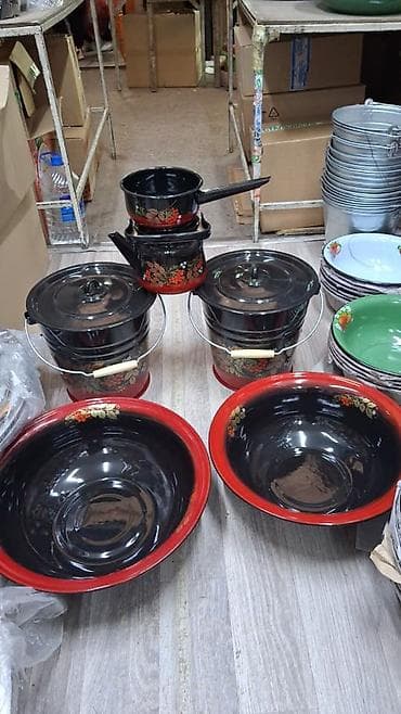 миск оптом: Набор эмалированной посуды с традиционным цветочным орнаментом — 1