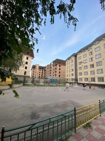 в аренду маникюрный стол: 1 комната, С мебелью частично — 2