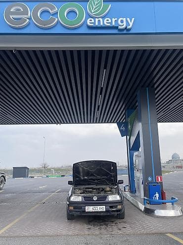 Volkswagen Vento: 1996 г., 1.8 л, Механика, Газ, Седан at lalafo.kg Volkswagen Vento: 1996 г., 1.8 л, Механика, Газ, Седан
