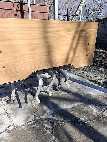 нужны вещи: Продаю функциональную (мед) кровать б/у. без матраса. все механизмы — 4