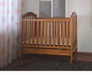 купить шкаф для папок в офис: Кроватка детская 120см в с длинну,модно качать можно колёсики — 1