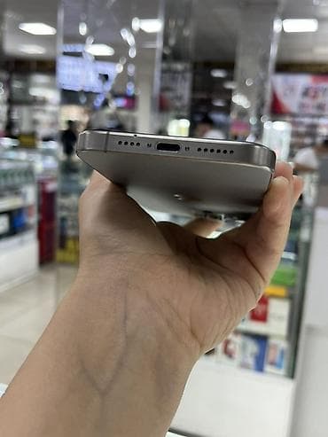 IPhone 15 Pro Max, 256 ГБ, цвет светлый (Titanium). На экране — 7