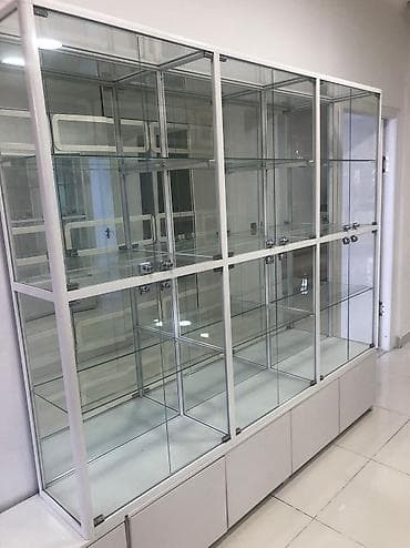 Стеклянная витрина с подсветкой, под любой вид товара