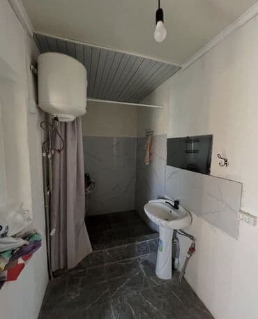 недорогие дома: Продаётся мал сарай 📍 адрес: сокулукский район, с. Чат-көл 🏢 мал — 4