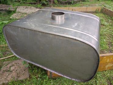 пустые канистры: Продаю две ёмкости из пищевой нержавейки объемом 140 литров, раньше — 7