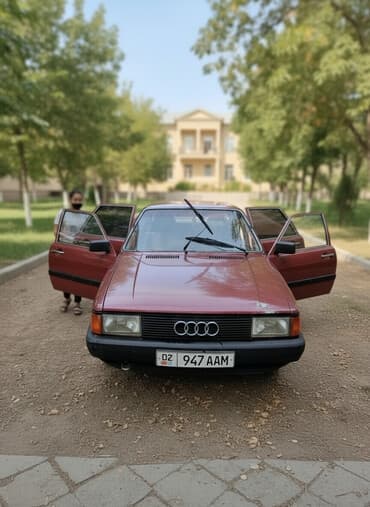 Audi 80: 1986 г., Механика, Бензиновая, Седан
