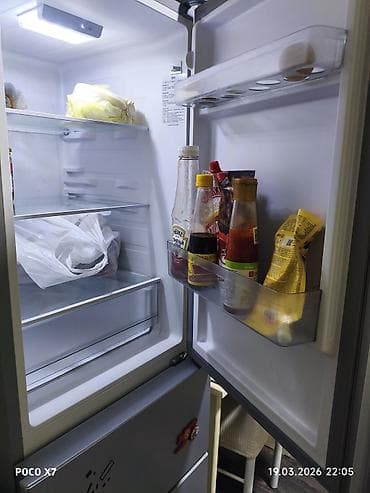 Переносные плиты: Холодильник с нижней морозильной камерой, серебристый, трехдверный — 3