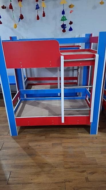 детский коврик бу: Двухъярусная детская кровать, Б/у — 1