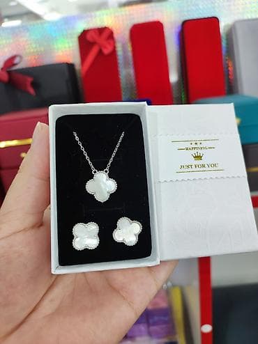 Серебряный Серьги+ Цепочка Ванклиф Серебро 925 пробы . есть