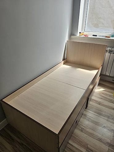 bunk bed: В наличии две Односпальные детские кровати с высоким изголовьем и — 1