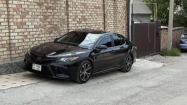 Toyota Camry: 2021 г., 2.5 л, Автомат, Бензин, Седан — 2