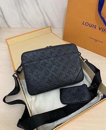 Черная сумка-мессенджер Louis Vuitton из рельефной кожи с тисненым
