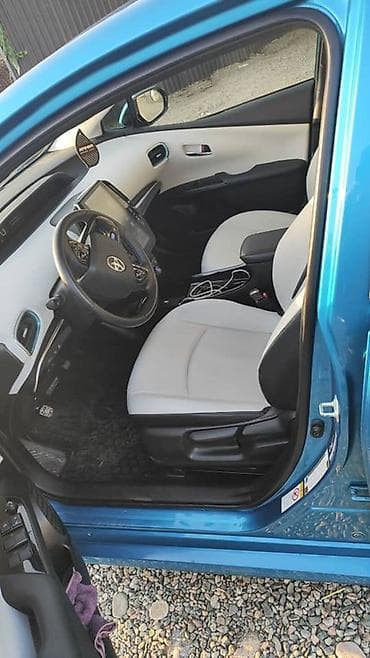 lada 4x4: Toyota Prius: 2020 г., 1.8 л, Гибрид — 2