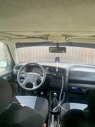 golf 5: Volkswagen Vento: 1993 г., 1.8 л, Механика, Бензин, Седан — 4