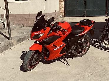 Мототехника: Спортивный мотоцикл в красном цвете с обтекателями в стиле спортбайка — 2