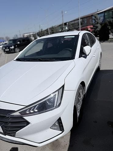 Транспорт: Hyundai Elantra: 2018 г., 2 л, Бензин, Седан — 2