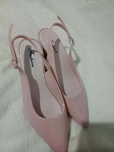 Туфли-слингбэки женские Подарили но по размеру не подошли один