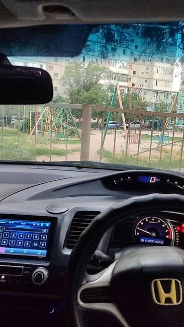 h: Honda Civic: 2005 г., Автомат, Седан — 4