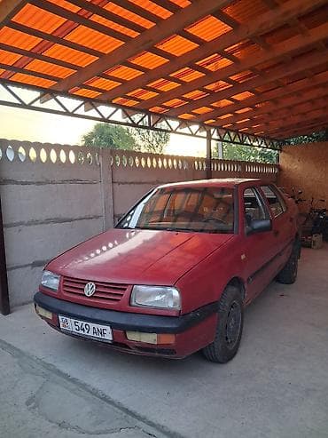 Volkswagen Vento: 1993 г., 1.8 л, Механика, Бензин, Седан