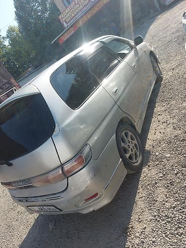 вмятина: Toyota Gaia: 2001 г., 2 л, Автомат, Бензин, Минивэн — 2
