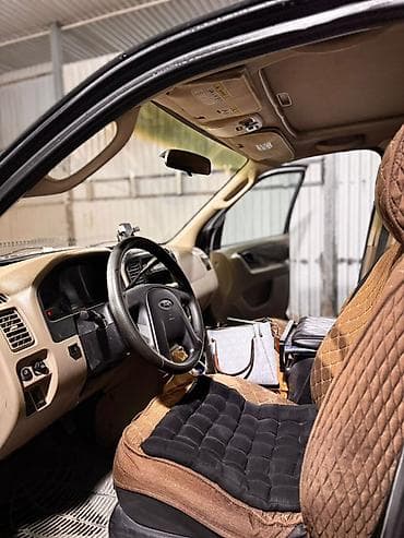 Автомобиль Ford — интерьер и оснащение - Салон в светло-бежевой