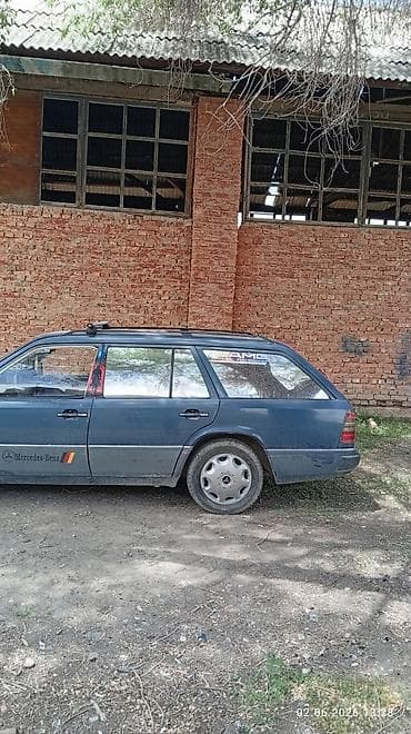 семиместный авто: Mercedes-Benz W124: 1992 г., 2.3 л, Механика, Бензин, Универсал — 2