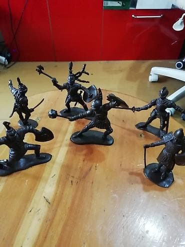 Набор фигурок рыцарей средневековья - Количество: 6 фигурок -