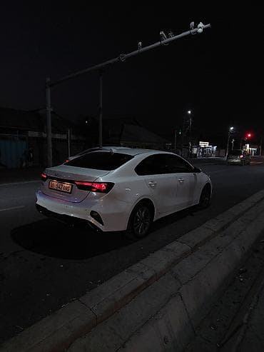 Транспорт: Kia Cerato: 2022 г., Вариатор, Седан — 2