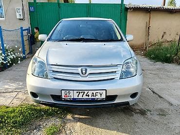 экран саната: Компактный хэтчбек 5‑дверный, серебристый цвет кузова. Практичный — 1