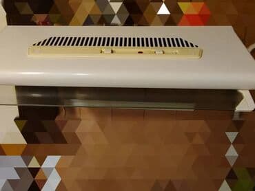 шкафы для посуд: Кухонный гарнитур с фасадами светлого цвета и декоративными — 8