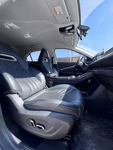 автомобильная антена: Электромобиль Neta U pro (кроссовер), белый цвет кузова. Основные — 10